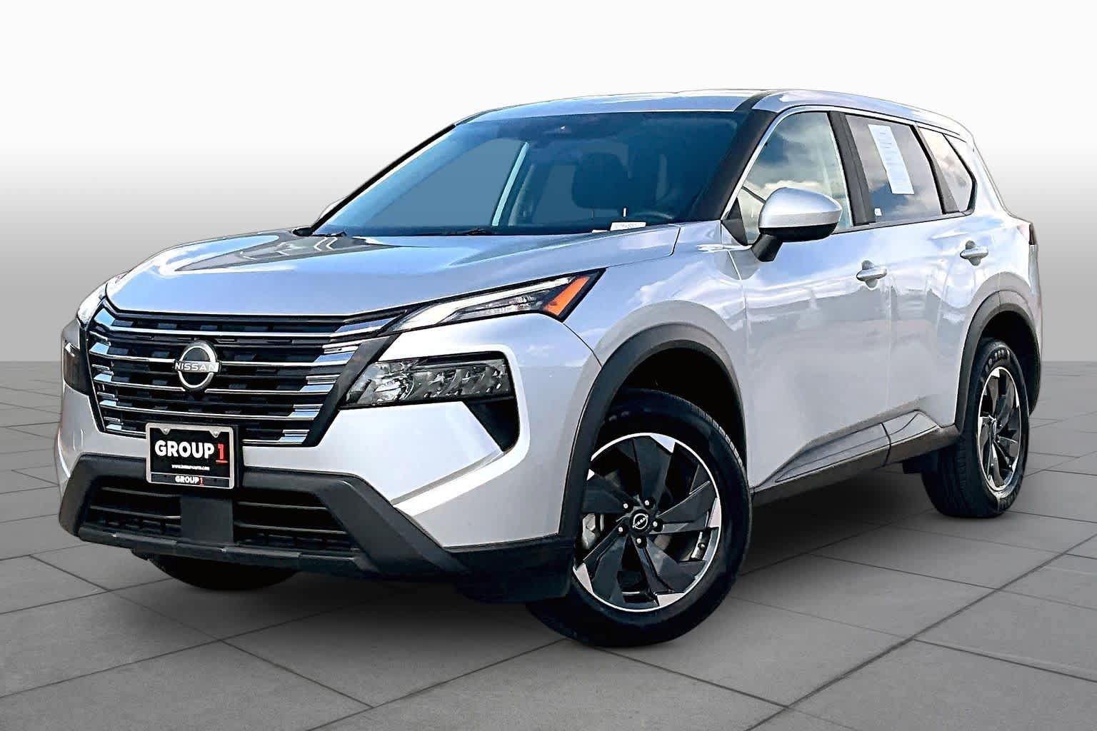 Used 2025 Nissan Rogue SV FWD image 2
