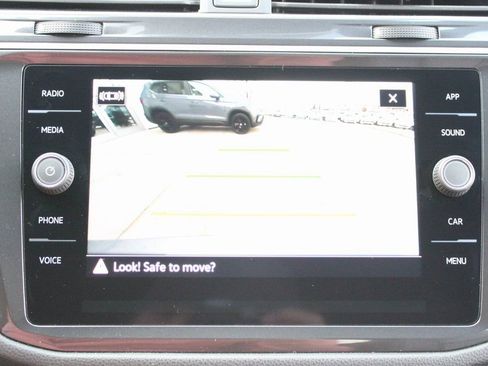 Certified 2024 Volkswagen Tiguan SE R-Line image 17