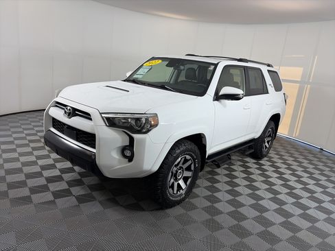 Used 2022 Toyota 4Runner TRD Off-Road Premium AWD/4WD image 2