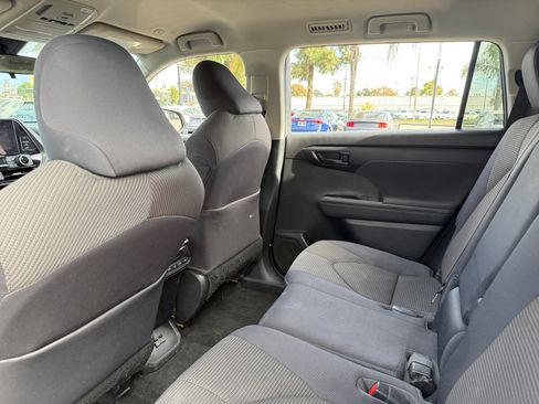 Used 2023 Toyota Highlander LE image 16