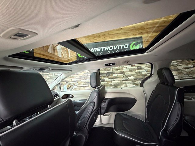 Used 2022 Chrysler Pacifica Limited FWD image 26