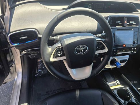 Used 2017 Toyota Prius Four Touring w/ Premium Convenience Package FWD image 22