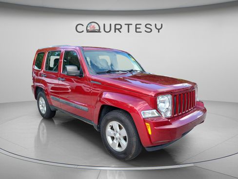 Used 2012 Jeep Liberty Sport AWD/4WD image 4