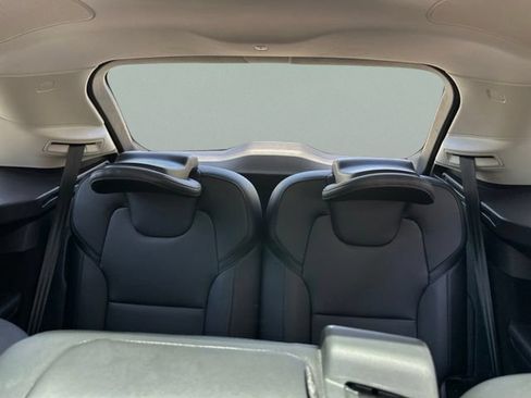 Used 2022 Volvo XC90 T5 Momentum w/ Climate Package AWD/4WD image 16