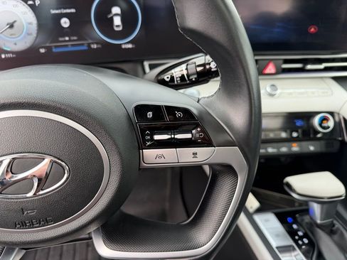 Used 2021 Hyundai Elantra Limited image 18