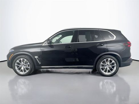 Used 2026 BMW X5 xDrive50e w/ Climate Comfort Package AWD/4WD image 3