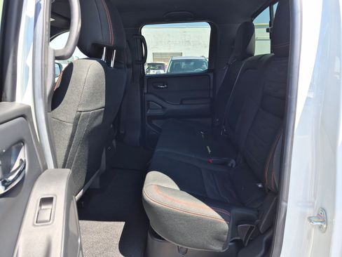 Used 2025 Nissan Frontier PRO-4X AWD/4WD image 27