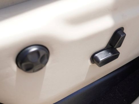 Used 2020 Jeep Grand Cherokee Laredo w/ Security & Convenience Group image 14