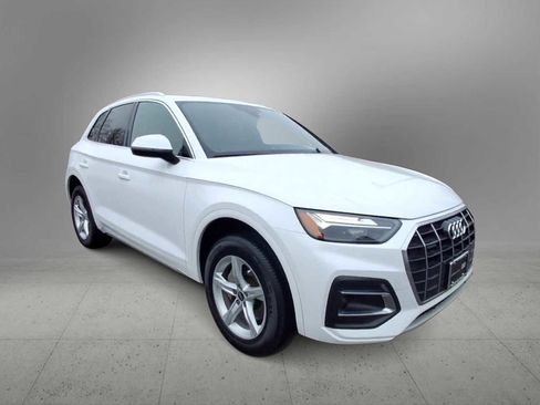 Used 2023 Audi Q5 2.0T Premium w/ Convenience Package image 2