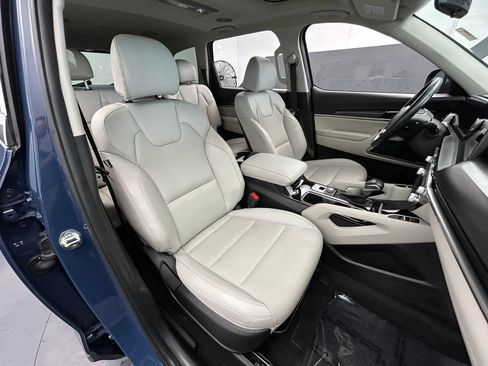 Used 2024 Kia Telluride S w/ S Sunroof Package FWD image 13