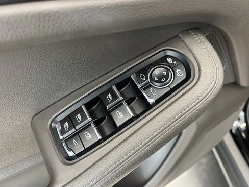 Used 2017 Porsche Macan AWD/4WD image 27