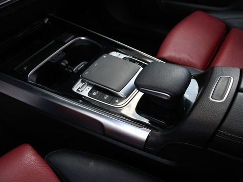 Used 2020 Mercedes-Benz GLB 250 GLB 250 image 18