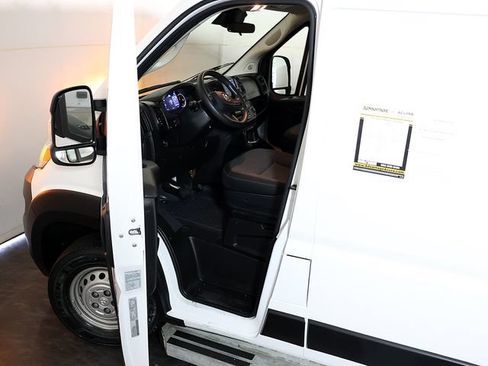 Used 2025 RAM ProMaster 2500 w/ U-Haul Equipment Group FWD image 5