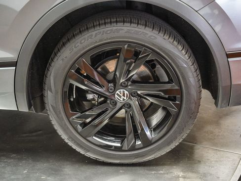 Used 2023 Volkswagen Tiguan SE R-Line FWD image 11