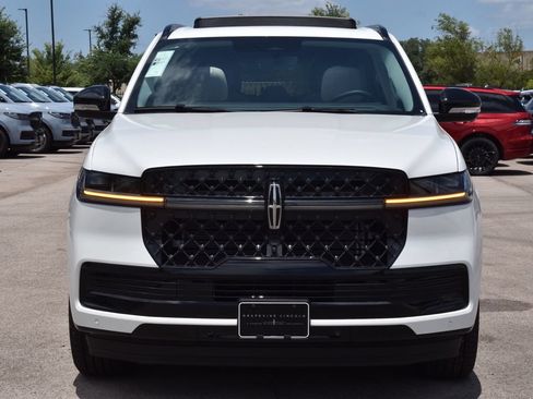 New 2026 Lincoln Navigator L Reserve w/ Jet Appearance Package AWD/4WD image 2