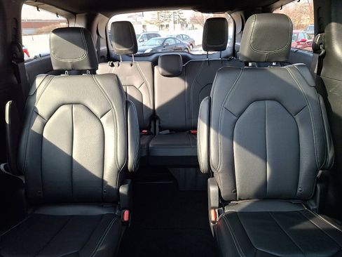 Used 2022 Chrysler Pacifica Touring-L w/ S Appearance Package image 19