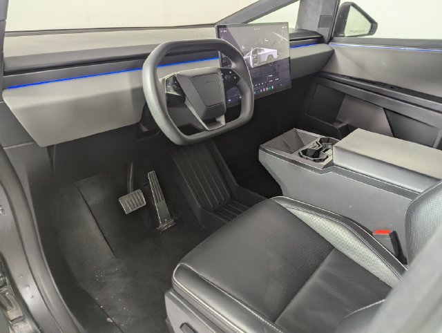 Used 2025 Tesla Cybertruck AWD Crew Cab image 11