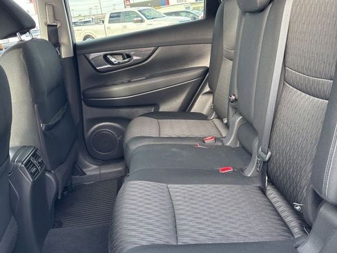 Used 2019 Nissan Rogue SV image 21