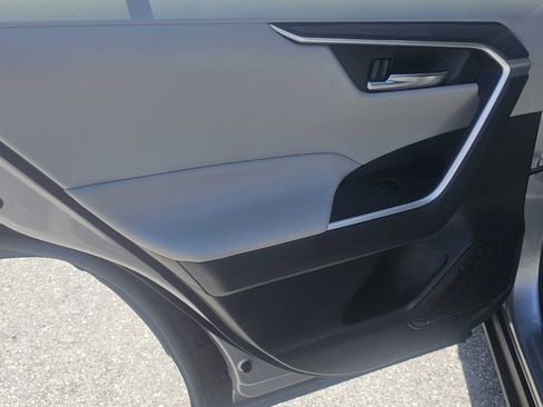 Used 2019 Toyota RAV4 XLE FWD image 15