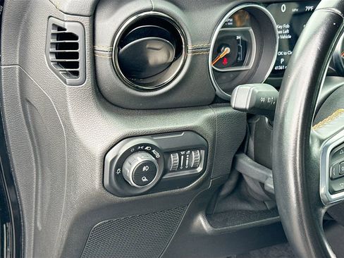 Used 2021 Jeep Gladiator Overland image 11