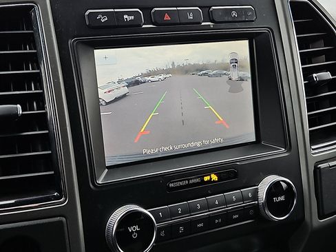 Used 2020 Ford Expedition XLT image 17