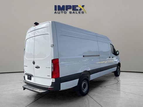 Used 2025 Mercedes-Benz Sprinter 2500 image 5