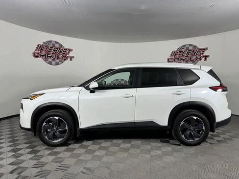 Used 2024 Nissan Rogue SV w/ SV Premium Package AWD/4WD image 4