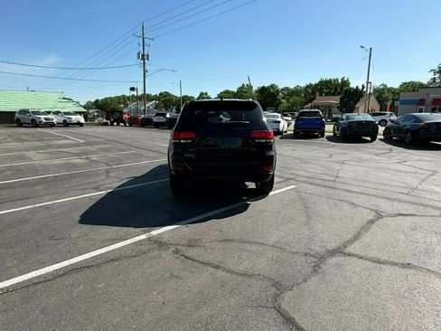 Used 2018 Jeep Grand Cherokee Laredo AWD/4WD image 12