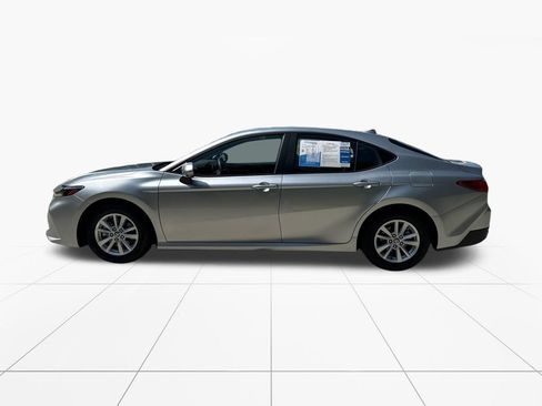 Used 2025 Toyota Camry LE FWD image 4