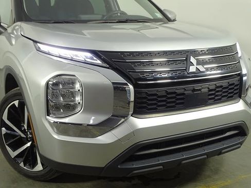 Used 2022 Mitsubishi Outlander ES image 38