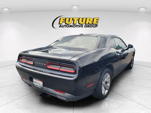 Used 2016 Dodge Challenger SXT RWD image 3