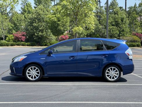 Used 2012 Toyota Prius V Five FWD image 4