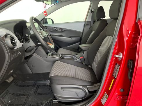 Used 2021 Hyundai Kona SEL w/ Winter Weather Package image 11