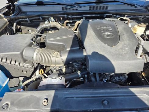 Used 2019 Toyota Tacoma TRD Sport w/ Technology Package image 17