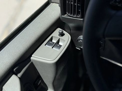 Used 2023 Chevrolet Express 2500 image 18