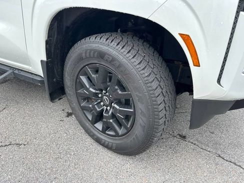 Certified 2023 Nissan Frontier SV w/ Midnight Edition Package AWD/4WD image 9