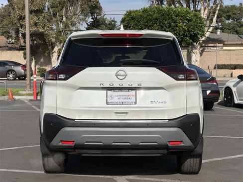 Used 2023 Nissan Rogue SV image 5