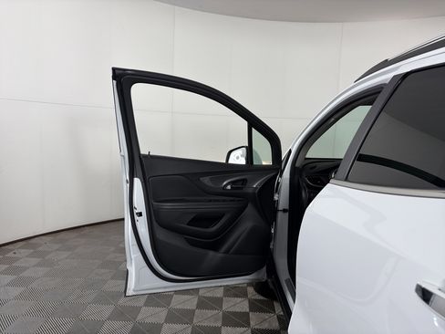 Used 2022 Buick Encore Preferred w/ Safety Package image 27