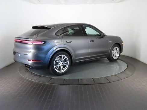 Certified 2026 Porsche Cayenne E-Hybrid Coupe AWD/4WD image 7