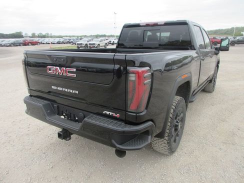 New 2026 GMC Sierra 2500 AT4 w/ AT4 Premium Plus Package AWD/4WD image 5
