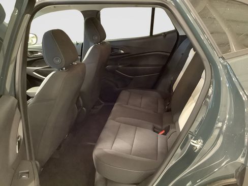 Used 2025 Chevrolet Trax LS w/ LS Convenience Package FWD image 11