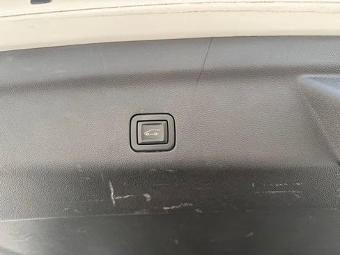 Used 2023 Chevrolet Tahoe Premier AWD/4WD image 43