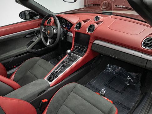 Used 2023 Porsche 718 Boxster Spyder RWD image 13