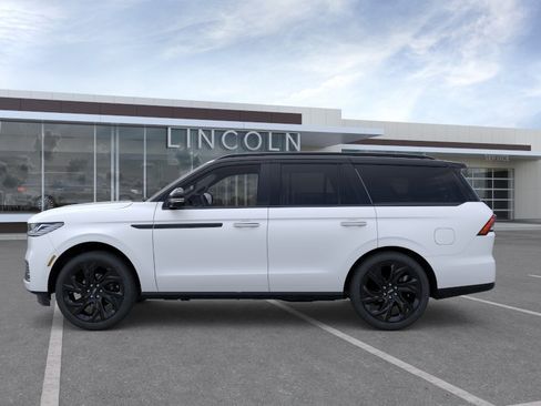 New 2026 Lincoln Navigator Black Label AWD/4WD image 3