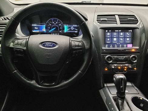 Used 2018 Ford Explorer XLT w/ Equipment Group 202A FWD image 22