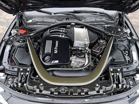 Used 2015 BMW M4 Convertible w/ Executive Package image 41