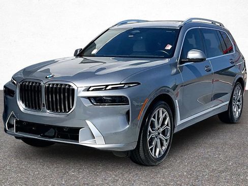 Used 2024 BMW X7 xDrive40i w/ Parking Assistance Package image 4