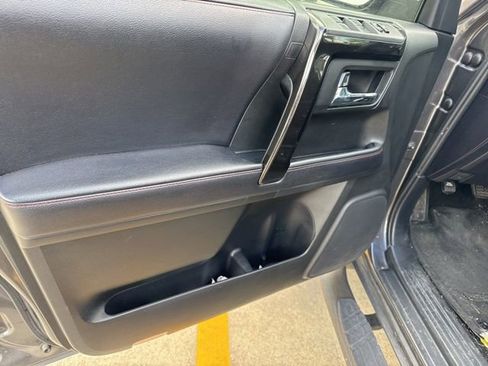 Used 2018 Toyota 4Runner TRD Off-Road image 31