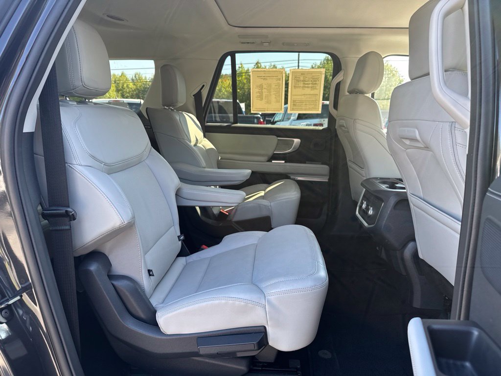 Used 2025 Ford Expedition Max Platinum w/ Driver's Package AWD/4WD image 13