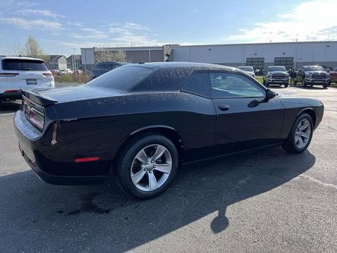 Used 2022 Dodge Challenger SXT RWD image 7